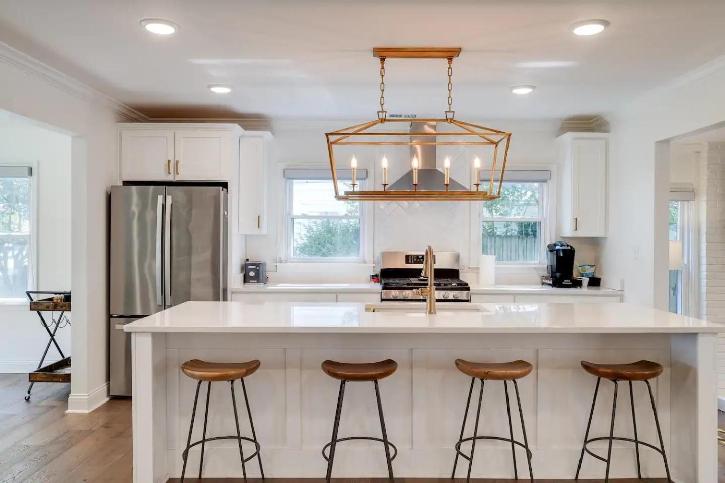Modern Cozy Residential Local Experience Holiday home Louisville
