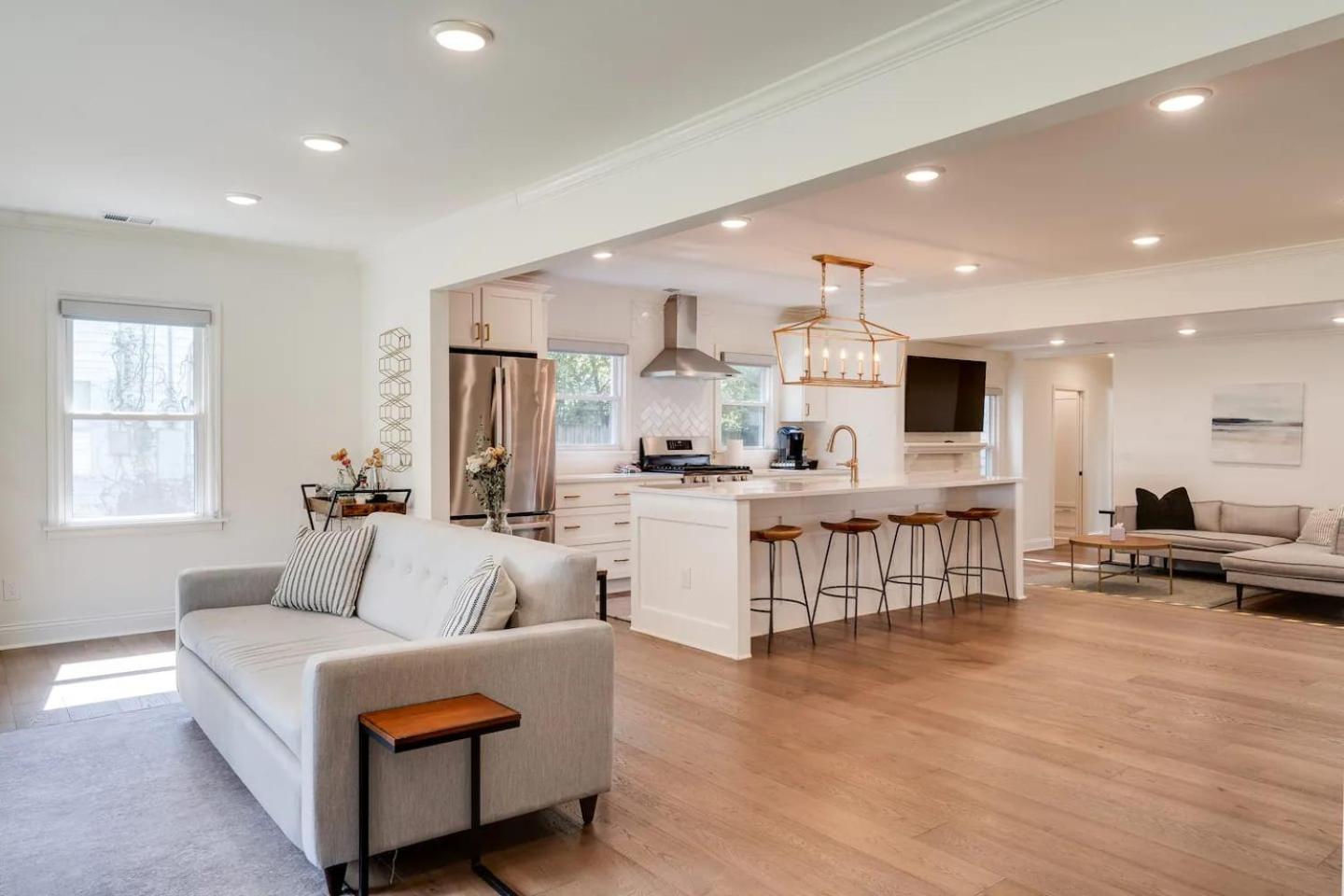 Modern Cozy Residential Local Experience Holiday home Louisville