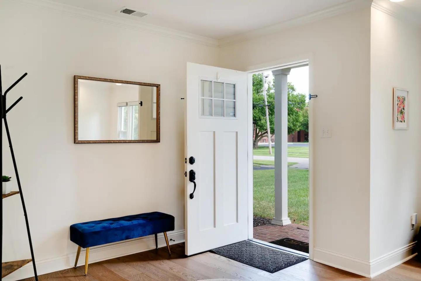 Modern Cozy Residential Local Experience Holiday home Louisville