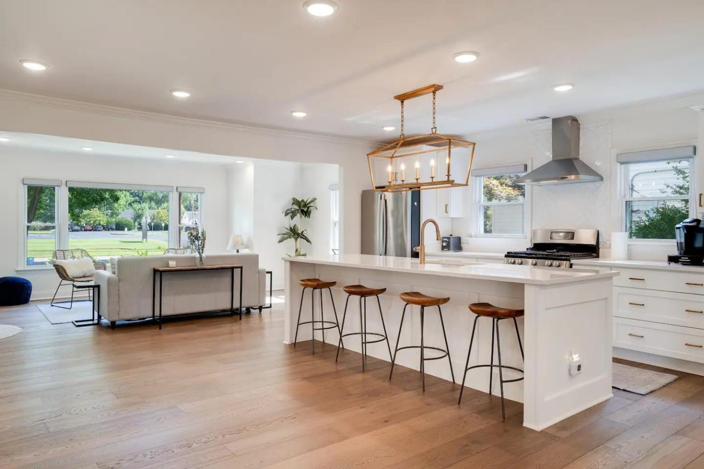 Modern Cozy Residential Local Experience Louisville
