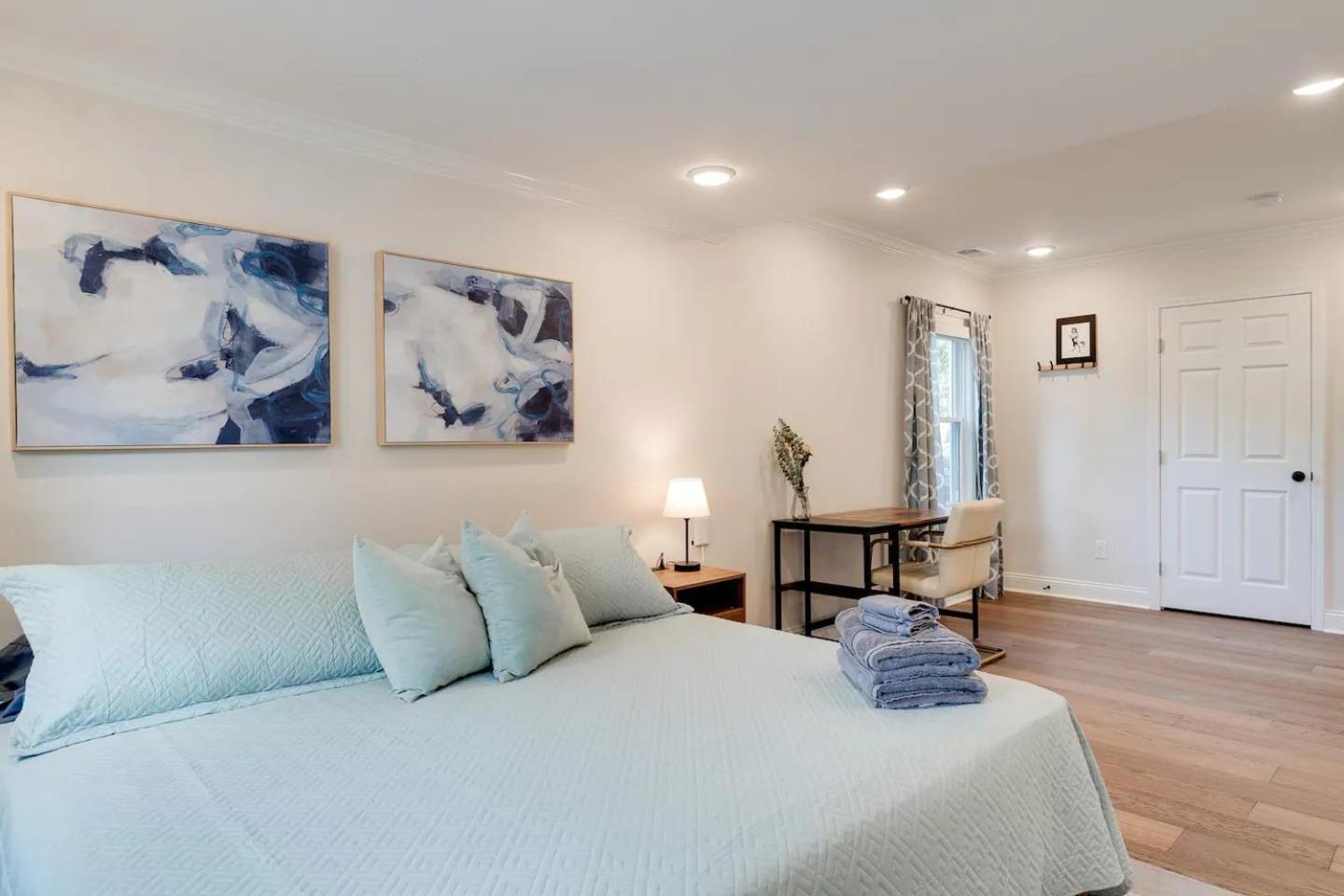 Modern Cozy Residential Local Experience