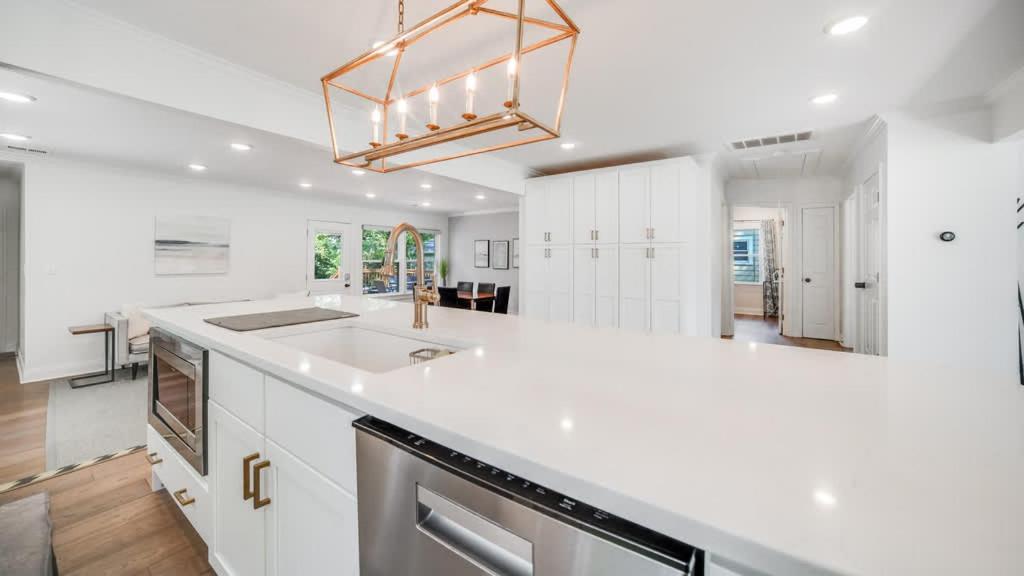 Modern Cozy Residential Local Experience * Louisville