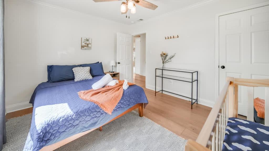 Modern Cozy Residential Local Experience Holiday home Louisville