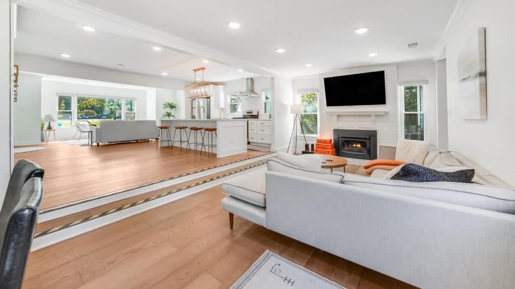 Modern Cozy Residential Local Experience * Louisville
