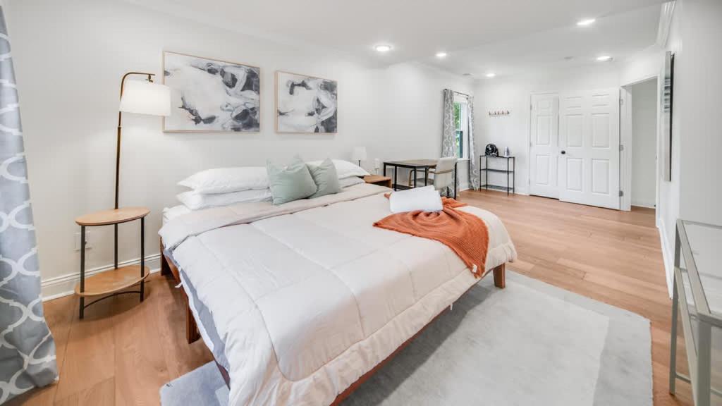 Modern Cozy Residential Local Experience