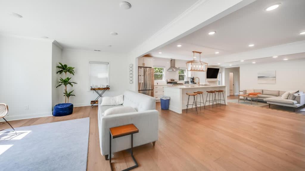 Modern Cozy Residential Local Experience * Louisville
